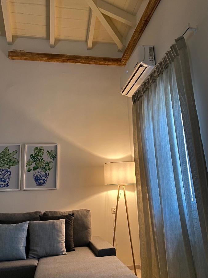 Athena Luxury Apartments Mesongi Luaran gambar
